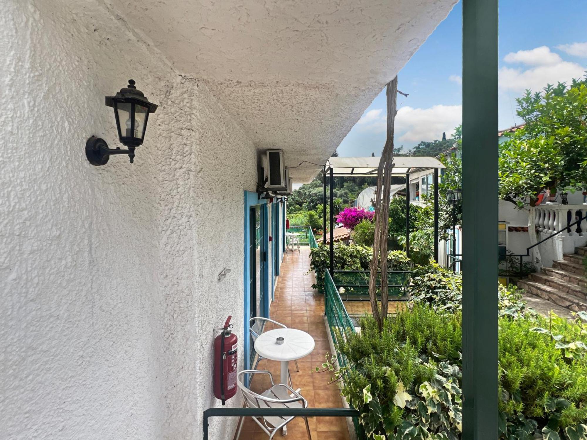 Ξενοδοχείο με διαμερίσματα Corfu Andromaches 3*